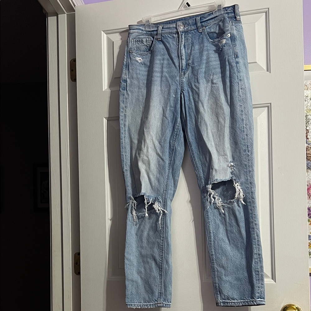 American Eagle Outfitters Light Blue Distressed Boyfriend Jeans